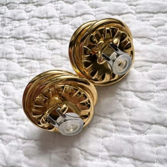 EUC Stunning Gucci Pearl Clip Ons - Picture 4 of 8